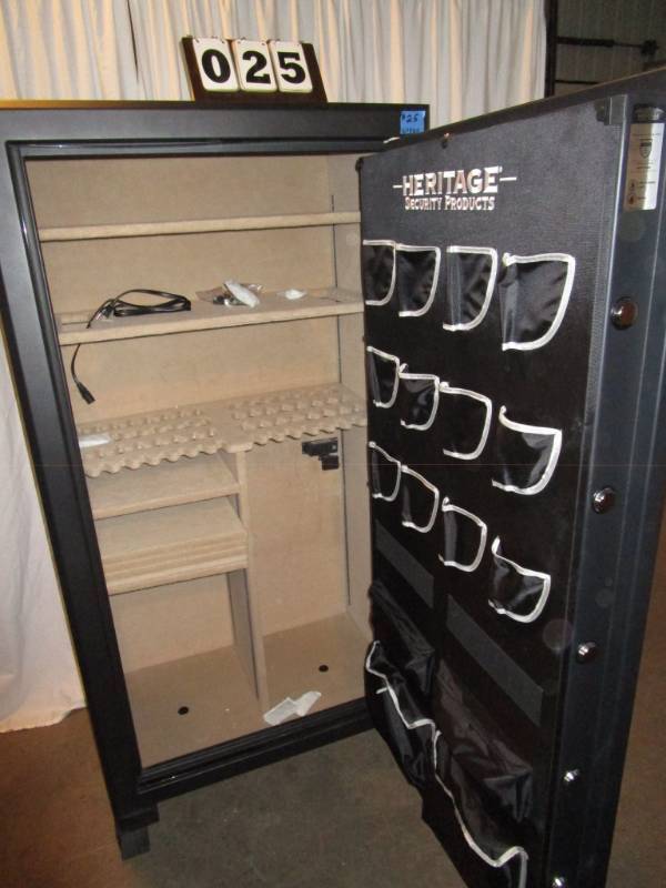 lot 25 image: Heritage 64 Gun Safe