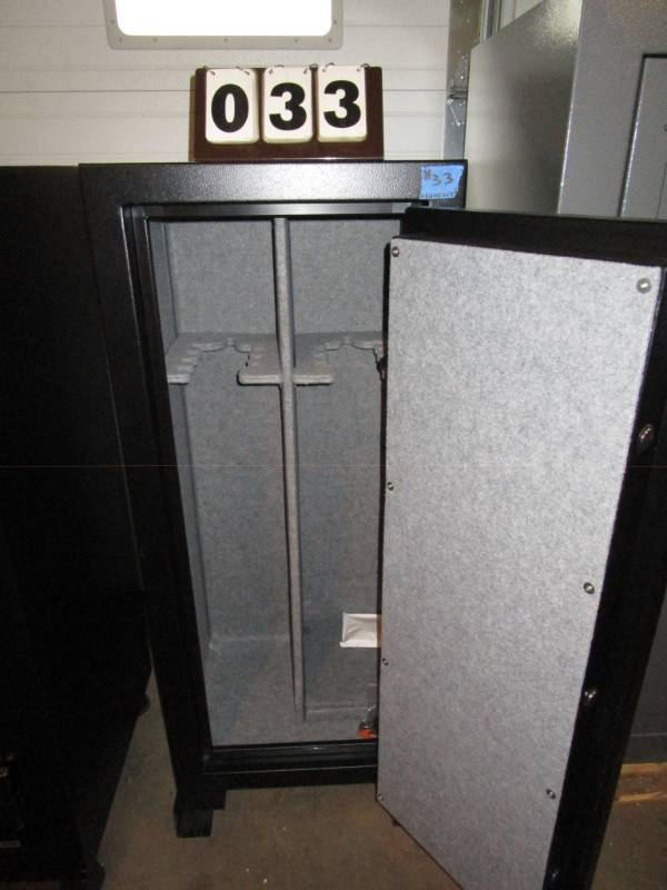 lot 33 image: Field & Stream 1871 - 16 Gun Safe