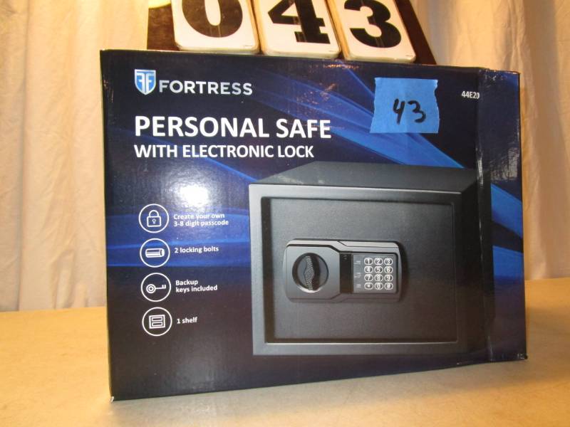 lot 43 image: Fortress Personal Safe #44E20