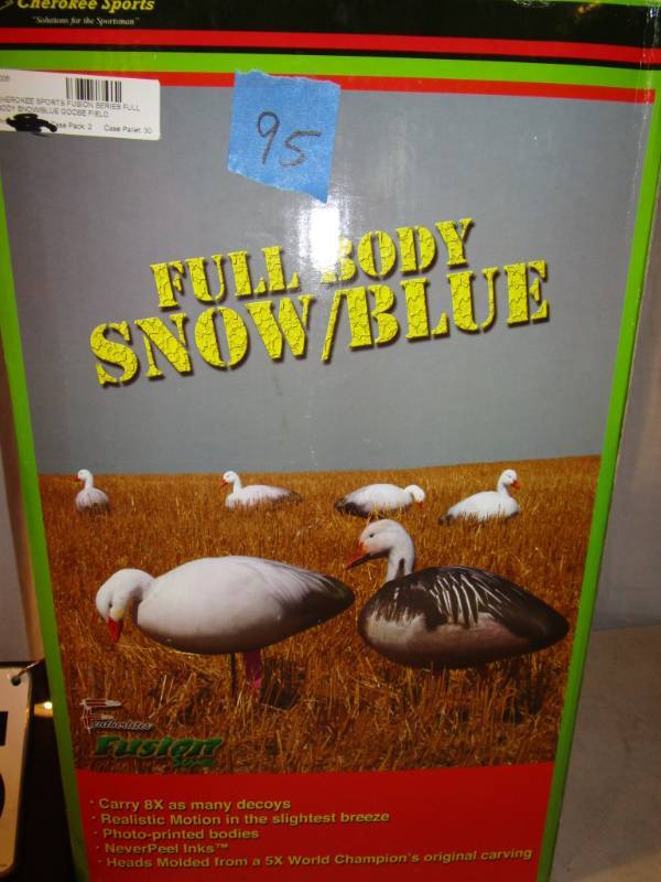 lot 95 image: Cherokee Inflatable SnowBlue Goose Decoys