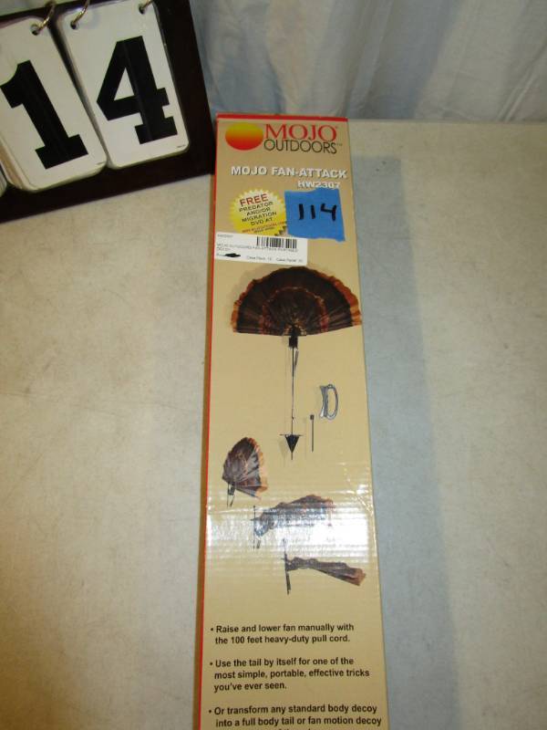 lot 114 image: Mojo Outdoor Turkey Fantail Decoy