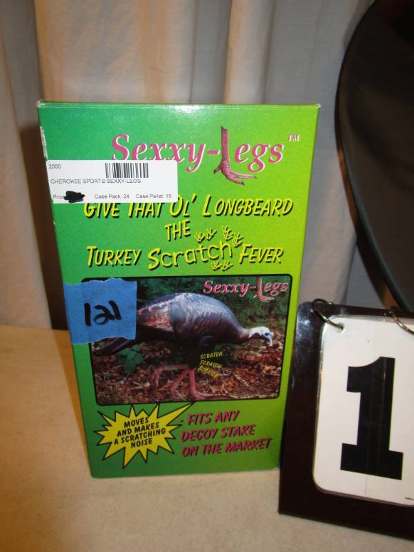 lot 121 image: Cherokee Sexxy-Legs TUrkey Decoy