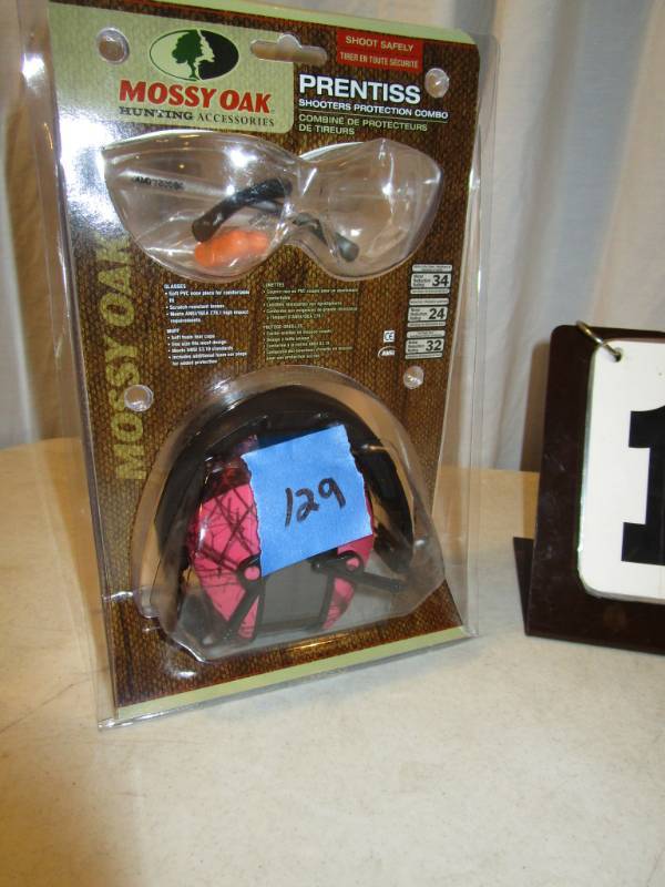 lot 129 image: Mossy Oak Shooters Protection Combo