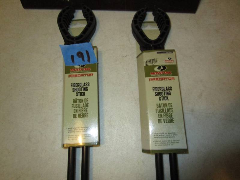lot 191 image: Mossy Oak Predator Fiberglass Shooting Stick