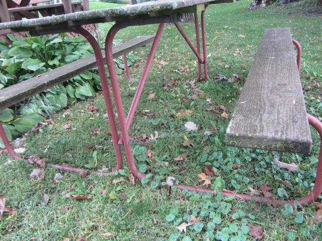 lot 86 image: Picnic Table