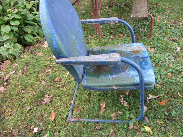 lot 87 image: Spring Lawn Chair