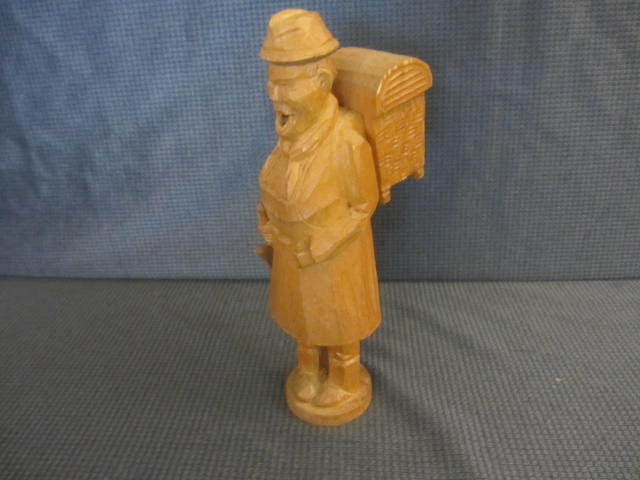 lot 9 image: Wooden Smoker