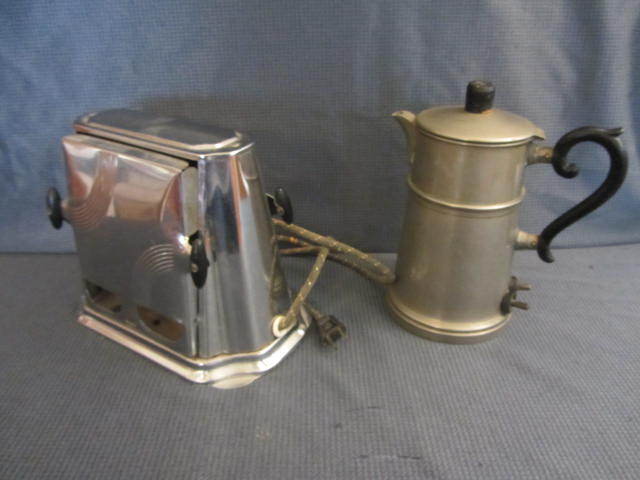 lot 10 image: Toaster & Coffee