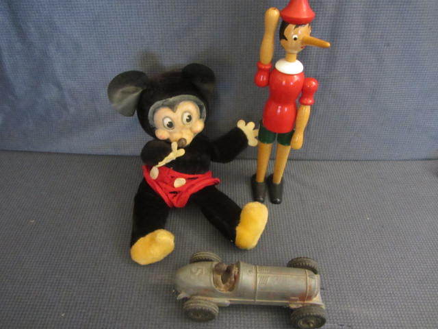 lot 18 image: Mickey, Pinocchio, Hubley