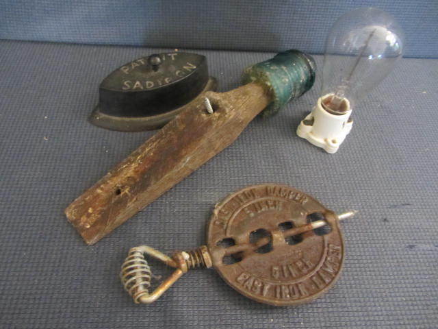 lot 22 image: Damper, Insulator, Sad Iron