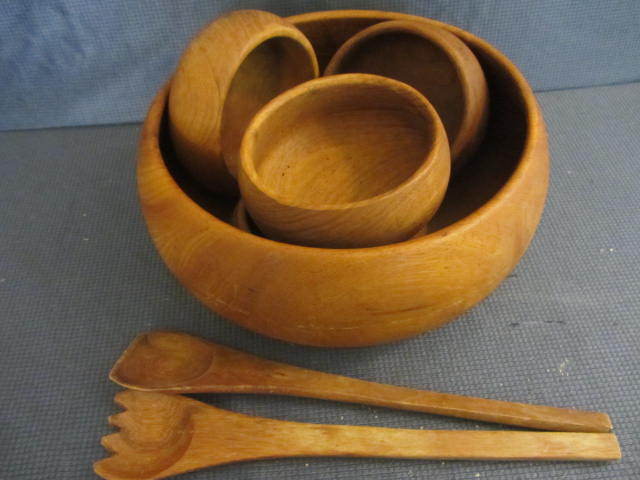 lot 25 image: Salad Set
