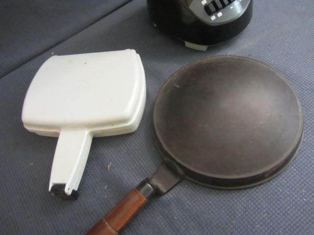 lot 34 image: Nordicware, Blender