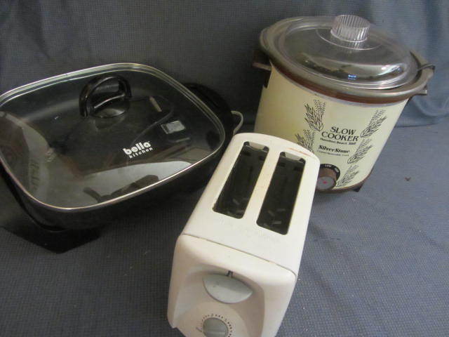 lot 36 image: Fry Pan, Crock Pot, Toaster