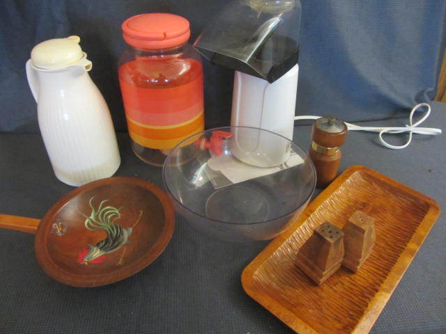 lot 42 image: Pop Corn Popper, Iced Tea