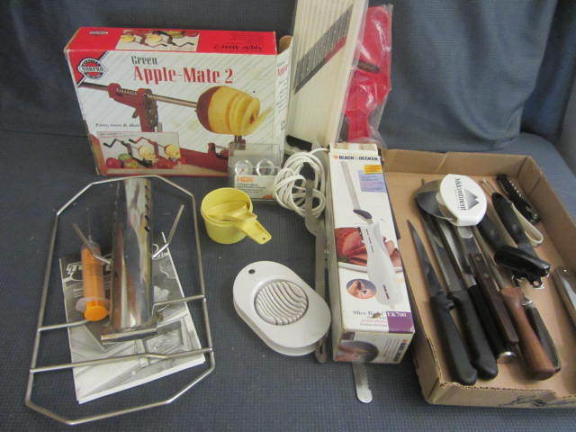 lot 39 image: Turkey Cannon, Electric Knife