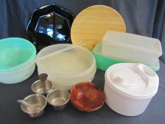 lot 41 image: Tupperware, Trays