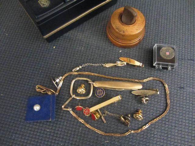 lot 43 image: Swank Knife, Mens Jewelry