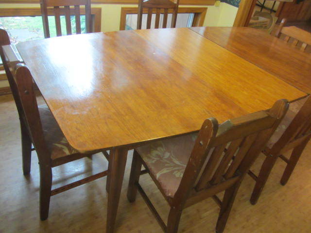 lot 2 image: Dining Table & Chairs