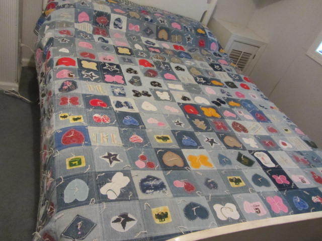 lot 51 image: Handmade Quilt