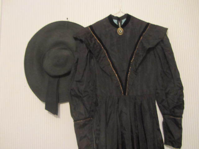 lot 52 image: Vintage Dress & Hat