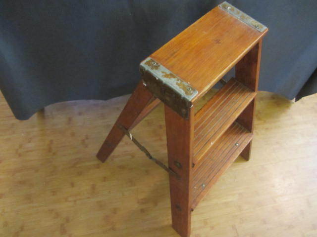 lot 85 image: Step Stool