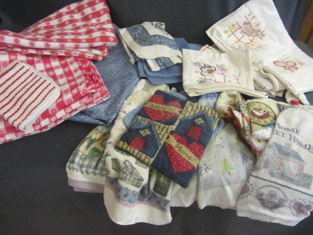 lot 70 image: Embroidered Towels, Linens