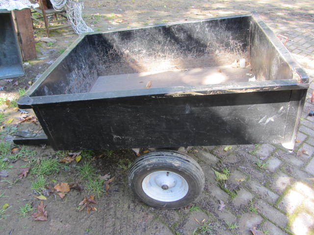 lot 105 image: Lawn Trailer