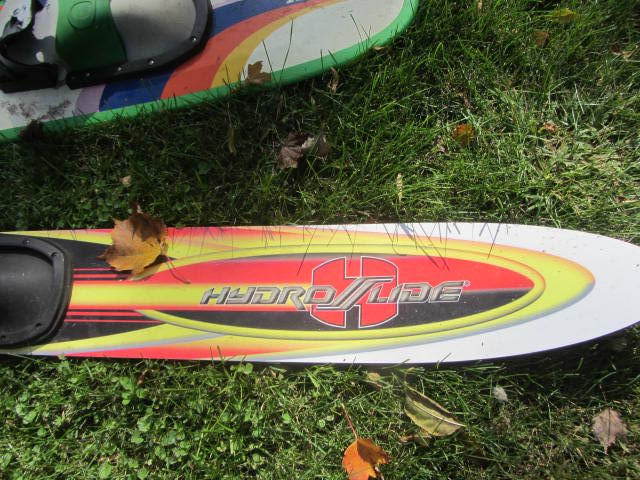 lot 92 image: Water Skis