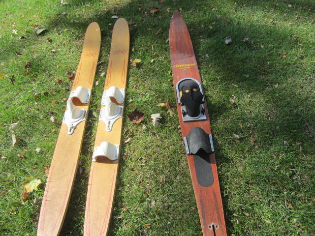 lot 94 image: Water Skis