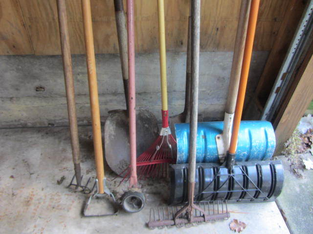 lot 97 image: Hand Yard Tools