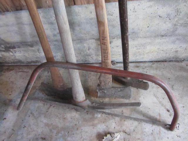 lot 100 image: Hand Tools