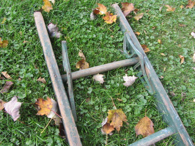 lot 130 image: Wooden Ladder Section