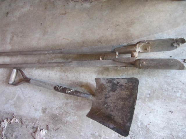 lot 137 image: Digger & Shovel