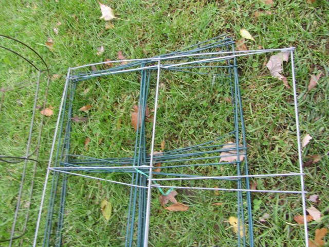 lot 139 image: Tomato Cages, Fencing