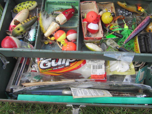 lot 168 image: Tackle & Box