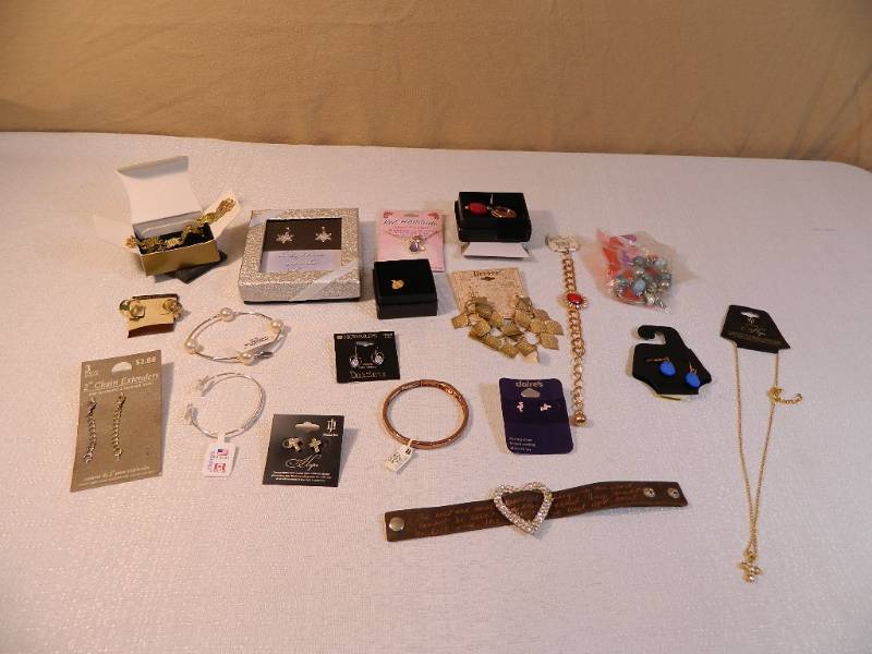 lot 11 image: Assorted New Jewelry