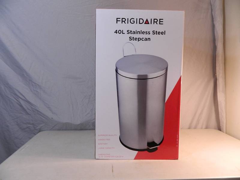 lot 24 image: New Frigidaire Stainless Steel 40 L Stepcan