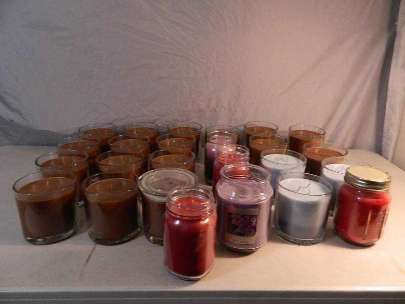 lot 28 image: 25 New Candles