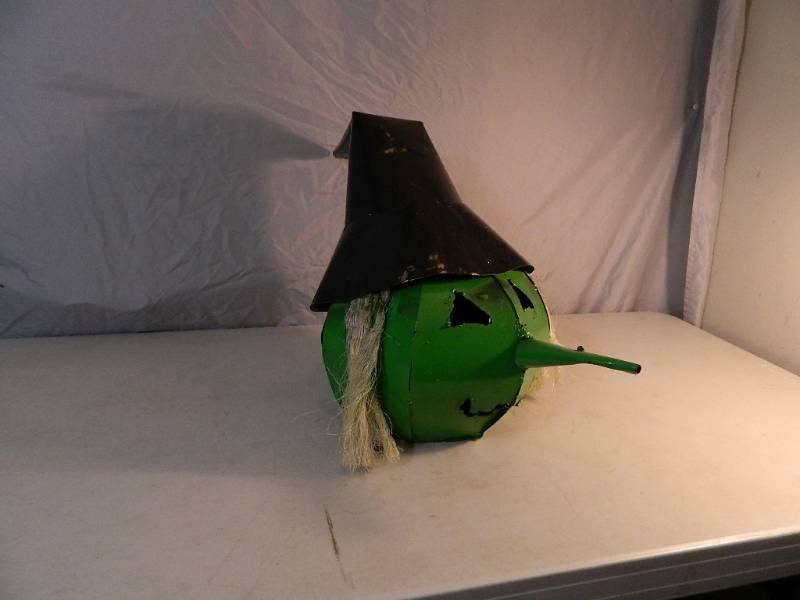 lot 31 image: New Handmade Recycled Metal Halloween Witch Garden Art