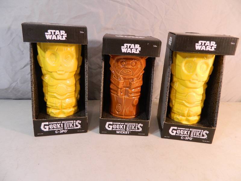 lot 42 image: 3 New Star Wars Geeki Tikis