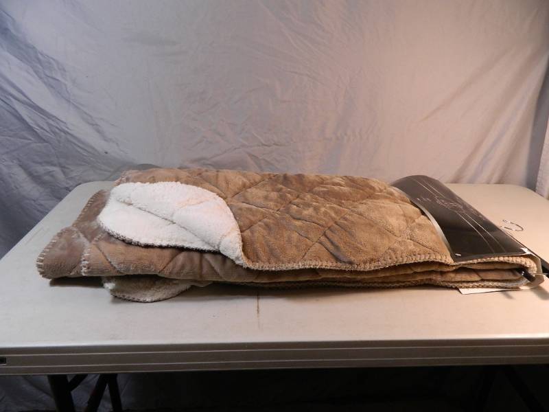 lot 58 image: New Quilted Velvet Sherpa Throw