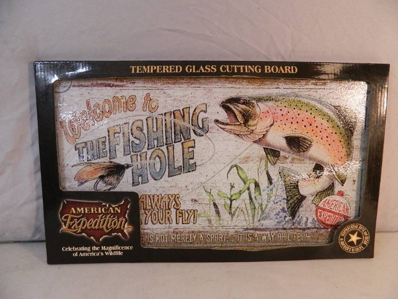 lot 60 image: New Tempered Glass Cuttingboard