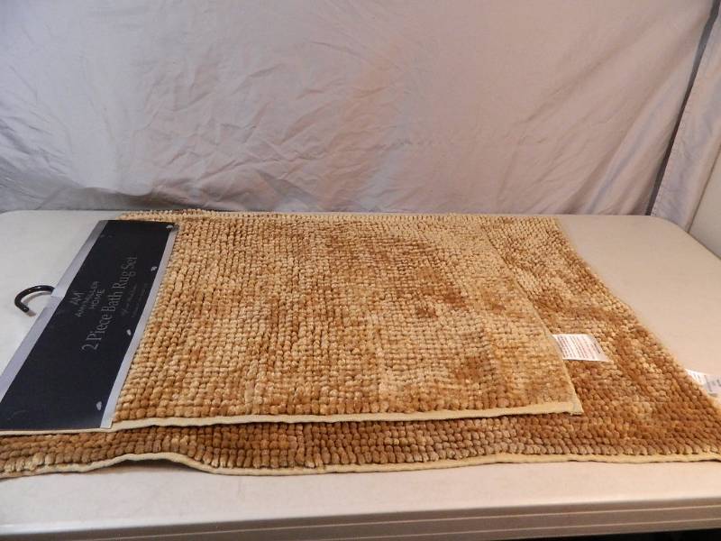 lot 129 image: New 2 Piece Bath Rug Set