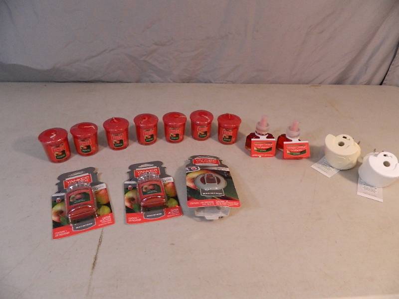 lot 136 image: Assorted New Yankee Candle Items
