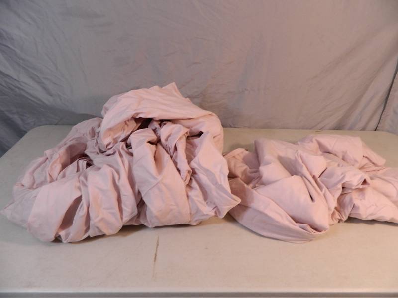 lot 145 image: King Beautyrest Sheet Set