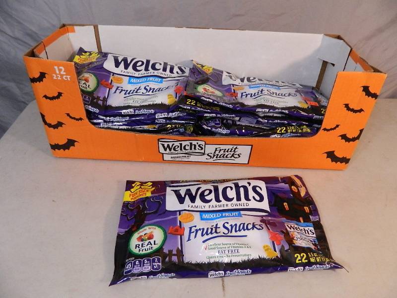lot 151 image: 10 Bags of Welchs Halloween Fruit Snacks