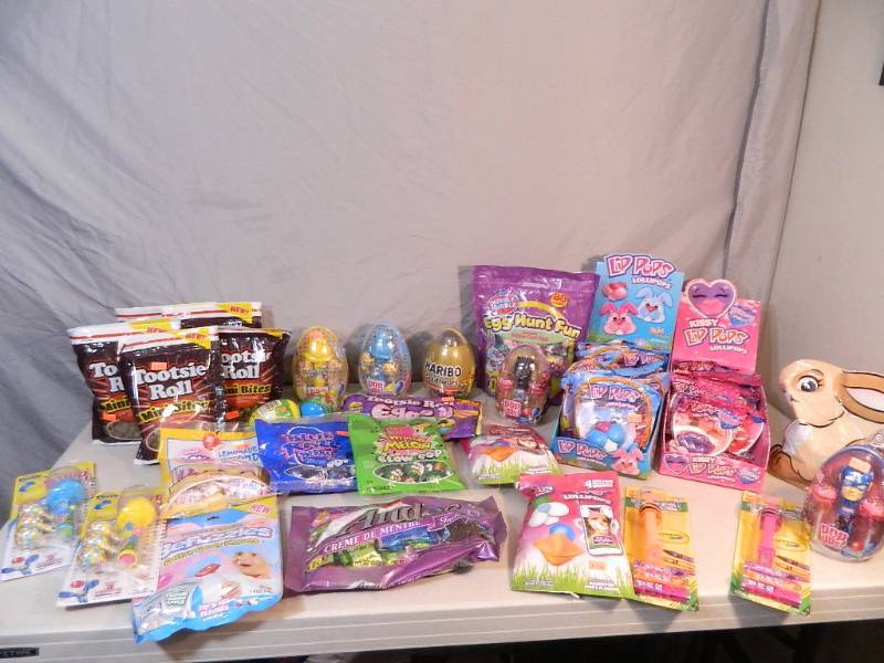 lot 152 image: Large Assortment of New Candy