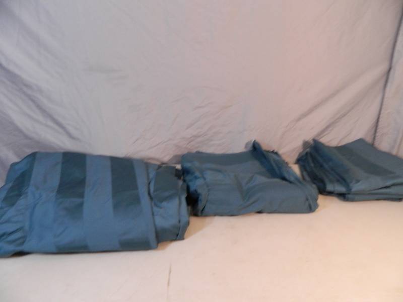 lot 154 image: Very Nice North Shore Living King Sheet Set
