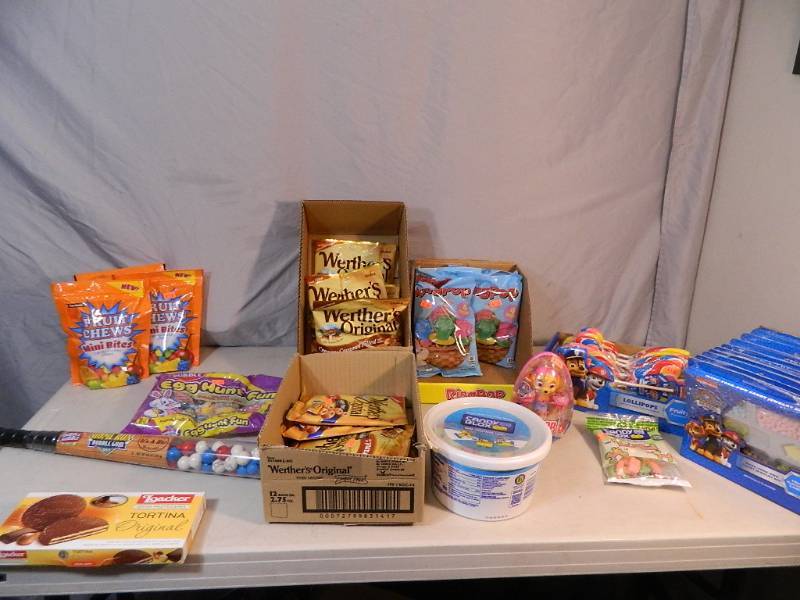 lot 173 image: Lot of New Paw Patrol Candy and More