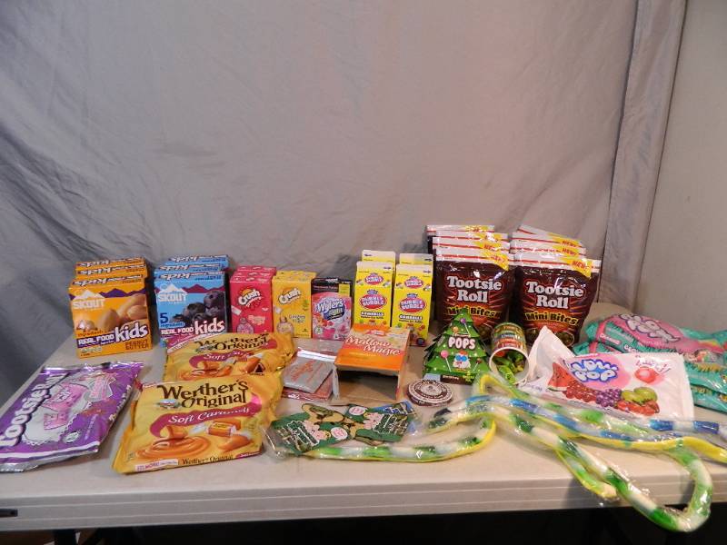 lot 206 image: Organic Kids Fruit Bars, Candy, and More